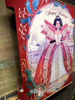 EXTREMELY RARE Barbie 1997 Happy Holidays MISPRINT GREEN EYES & BLUE LEAVES