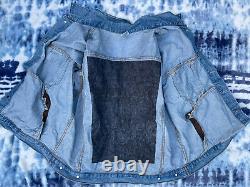 Extremely RARE & Unique CURVES FOR WOMAN Embossed Vintage Tyca Denim Jean Jacket