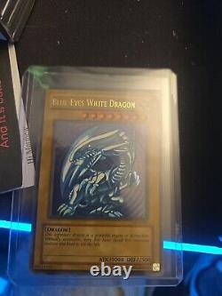 Rare Original Blue-Eyes White Dragon Holo Yugioh Card SDK-001