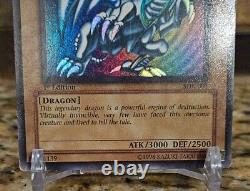 YuGiOh 2002 Blue-Eyes White Dragon SDK-001 1st Edition Ultra Rare Holo